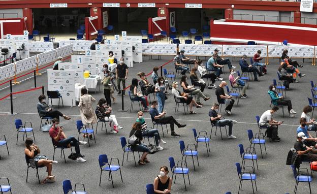 Euskadi llega al ecuador de la inmunidad de rebaño con el 35% de la población vacunada