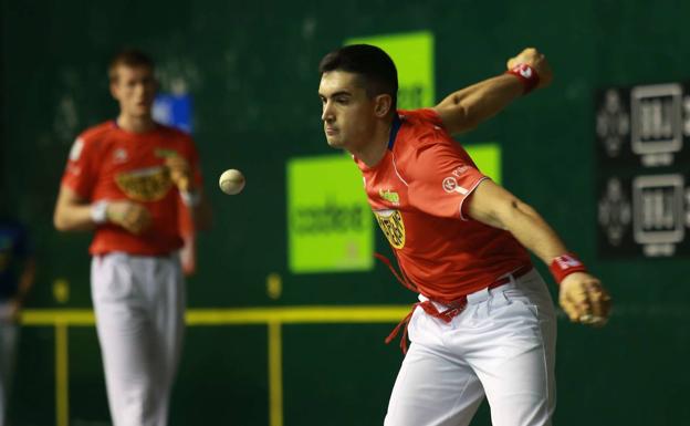 Víctor, nuevo pelotari de Aspe, ensaya hoy con Jokin Altuna en Bilbao