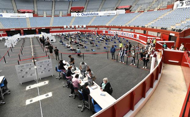 7.000 trabajadores esenciales que rechazaron Pfizer reciben desde el lunes la segunda dosis de AstraZeneca