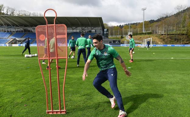 El presidente del Cádiz, Manuel Vizcaíno, confirma el interés por Martin Merquelanz