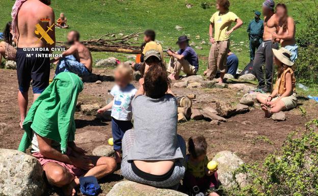 La Guardia Civil interpone 76 actas de denuncia a los 'hippies' de la Familia Arcoíris