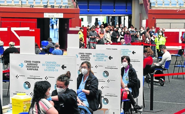 Sanidad incluye en el calendario vacunal a los menores de 12 a 19 años y prioriza a los de riesgo