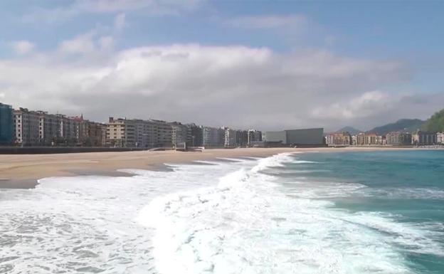 Sintonía de Contigo en la playa cantada por Álex Ubago