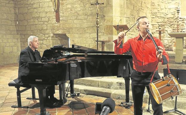 'Metamorfosia' reivindica la música de cámara para txistu y piano