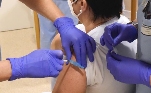 Euskadi reduce los puntos de vacunación al bajar la edad de la población a inmunizar