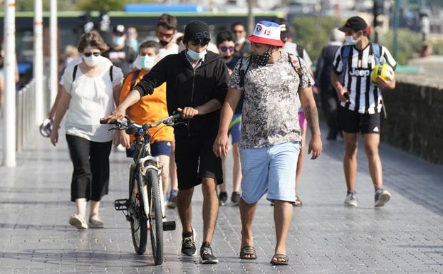 La pandemia consolida su descenso en Euskadi, que notifica 9 fallecios la última semana y una tasa de 137 casos