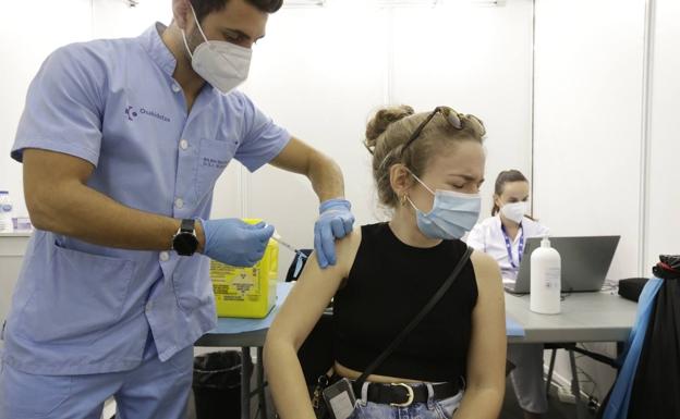 Osakidetza cita a personas de 40 años para vacunarles la próxima semana