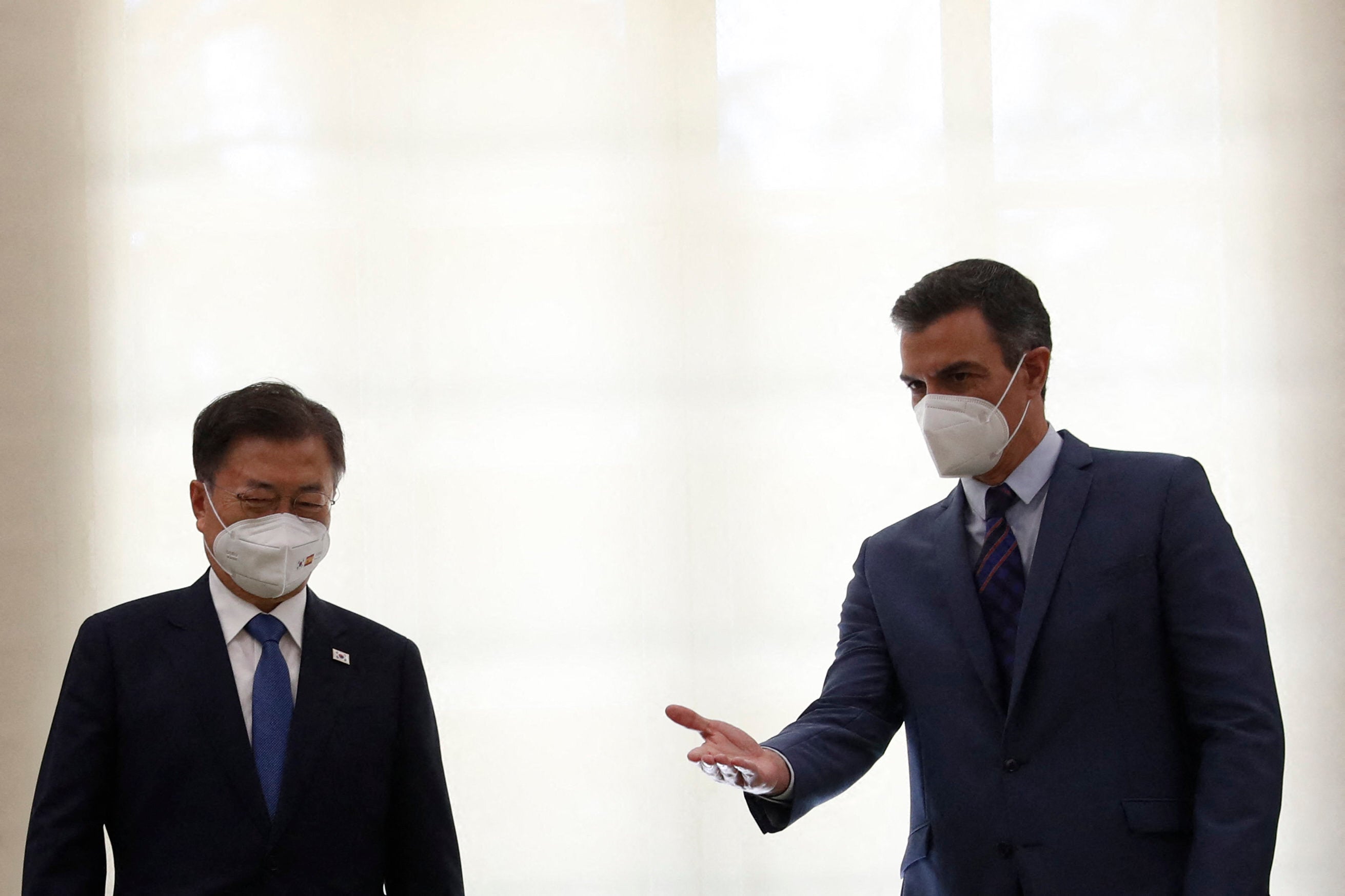 Pedro Sánchez se atreve con el coreano y se vuelve viral