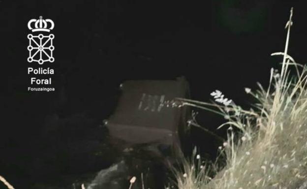 Denunciados dos jóvenes de Lesaka por arrojar un contenedor a una regata de Bera