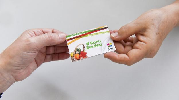 'Bono Verde', ayuda a 30 familias de Tolosa con productos frescos