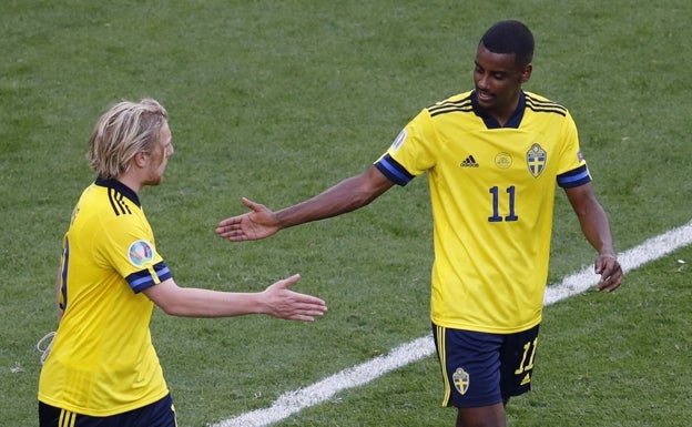 Alexander Isak busca su primer gol y los octavos de final con Suecia