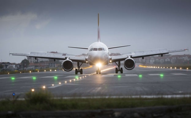 El aeropuerto de Hondarribia conecta desde hoy con las Isla Baleares