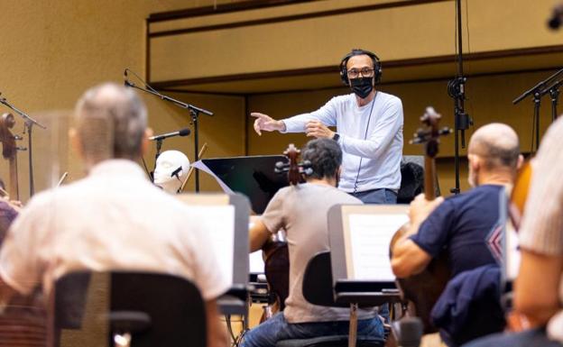 Alberto Iglesias graba con la Euskadiko Orkestra la banda sonora de 'Maixabel'