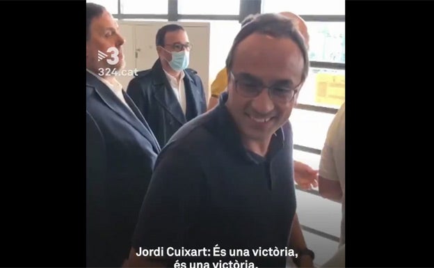 «¿Cara de alegría o de funeral? No, no, funeral»: Así salieron de la cárcel los presos del procés