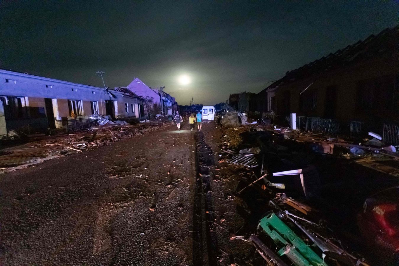 Un tornado deja tres muertos y arrasa casas en República Checa