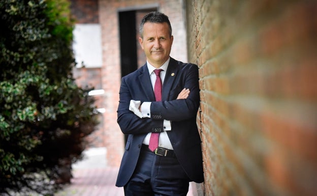 Jokin Bildarratz (Consejero de Educación): «El curso que viene tendrán los mismos recursos tanto los centros públicos como los concertados»