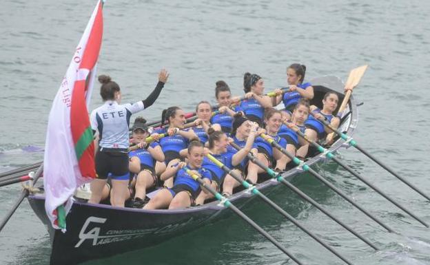 Tolosaldea está abonada a las regatas de las dos orillas de Pasaia