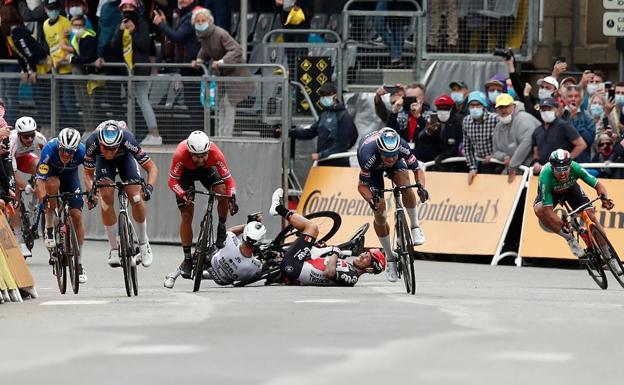 Sucesión de caídas en la tercera etapa del Tour de Francia
