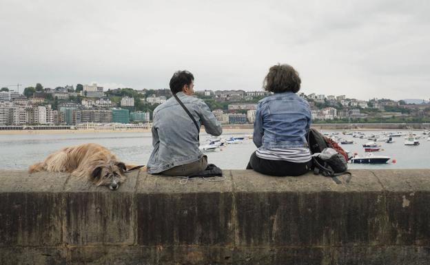 Los contagios se disparan en Euskadi con 303 casos, la cifra más elevada en cuatro semanas