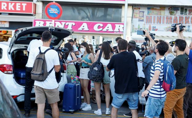 Las jóvenes de Getxo confinadas en Mallorca regresan a casa: «Estamos contentas de volver, ha sido una montaña rusa de emociones»