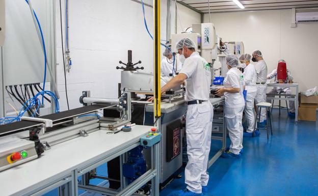 Dos de cada tres brotes de Covid se dan en el ámbito educativo o laboral