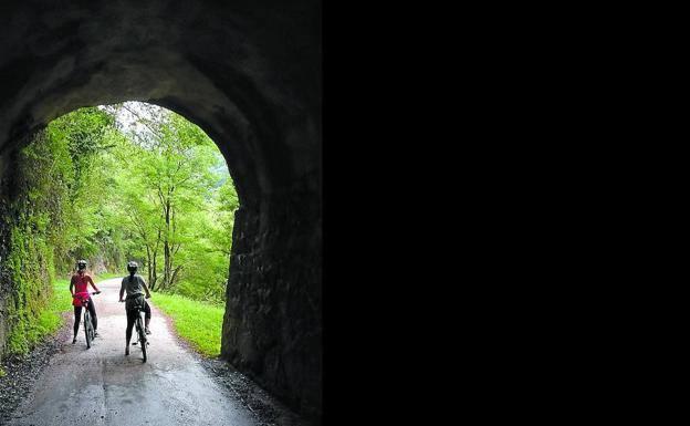 Ruta por el Valle de Leitzaran: entre canales y escaleras