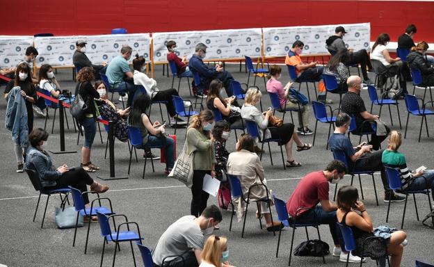 La variante Delta obliga a la cuarentena a todos los contactos, incluso a los vacunados