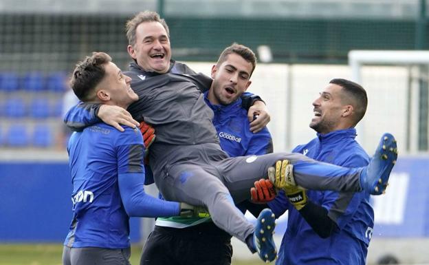 La salida de Luis Llopis y Alain Sola al Real Madrid no trastoca los planes del club
