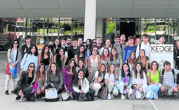 13 alumnos de Deusto permanecen confinados en Burdeos, a donde fueron a un curso