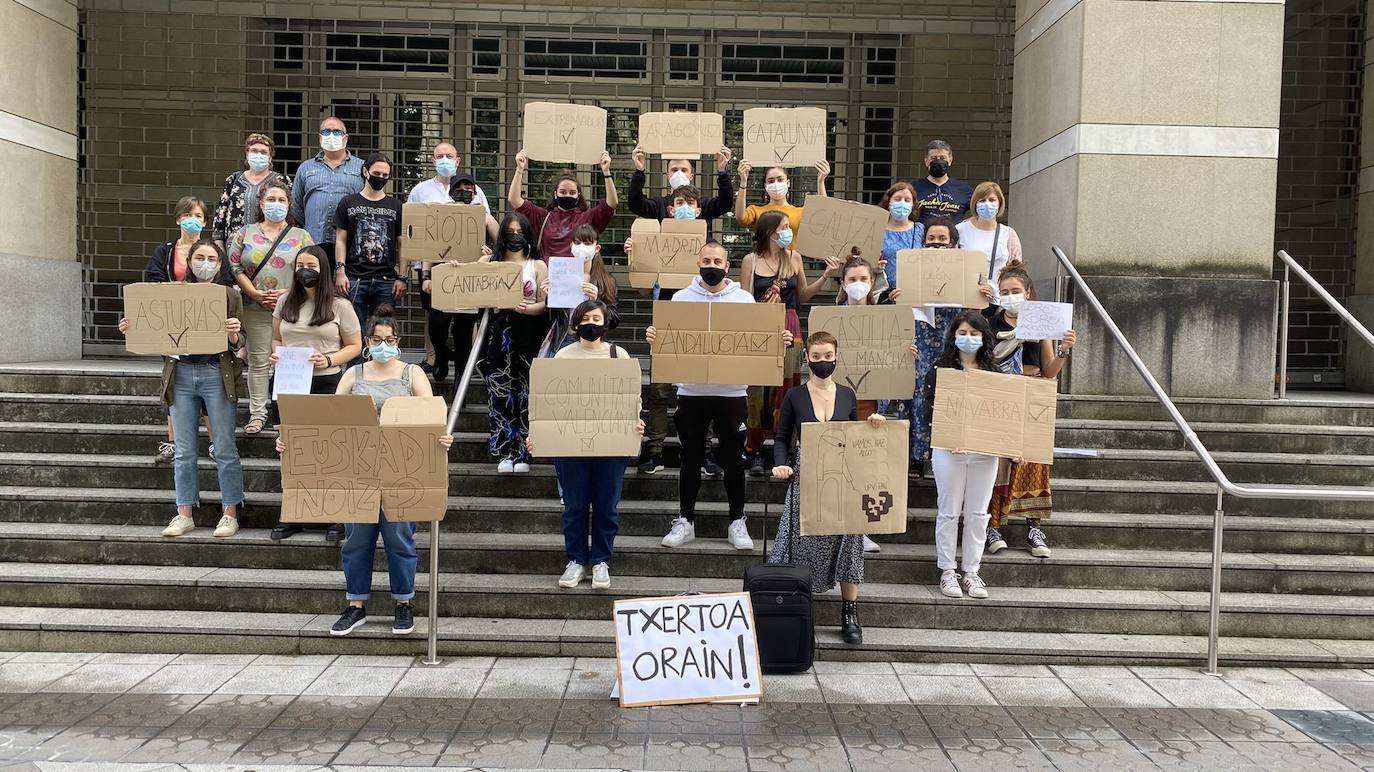 Estudiantes vascos de Erasmus reclaman ser vacunados e insisten en la diferencia con otras comunidades