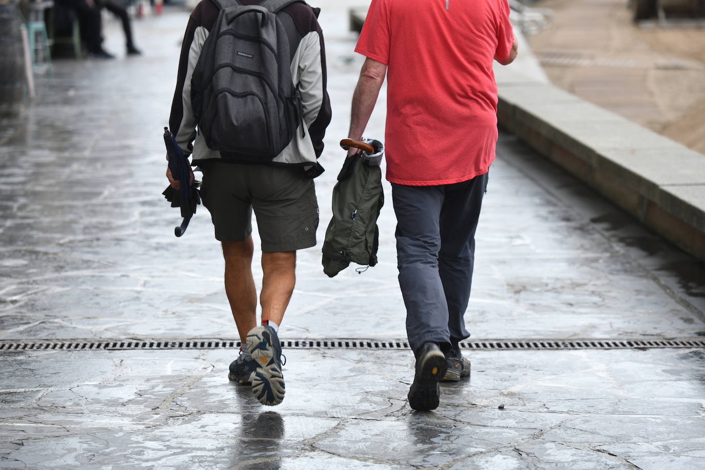 Día gris y playas vacías en Deba