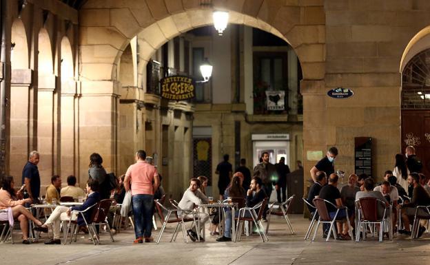 Euskadi mantiene las limitaciones vigentes pero prohíbe expresamente botellones y 'no fiestas'