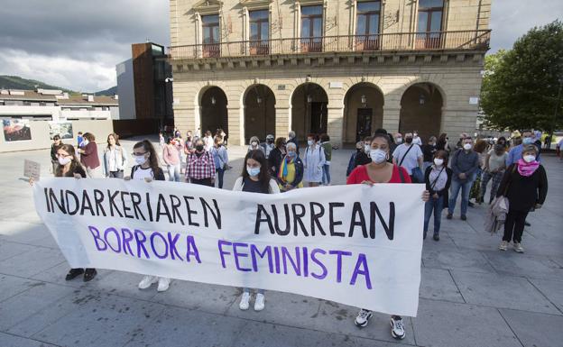 Instituciones y municipios de Gipuzkoa muestran su condena del crimen