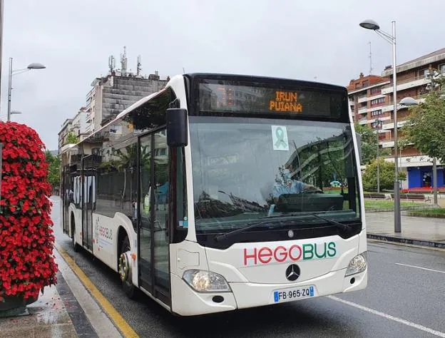 Autobús de Hegobus camino de Puiana. / F. DE LA HERA