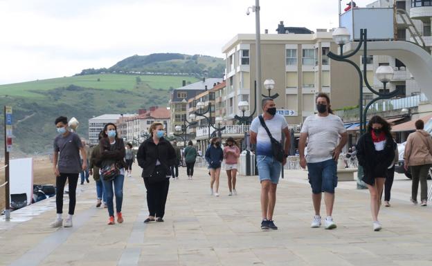 El virus se expande sin control por Euskadi y deja otros 703 contagiados