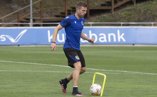 Asier Illarramendi: «Tunelaren amaierako argiak oraingoan asko irautea espero dut»