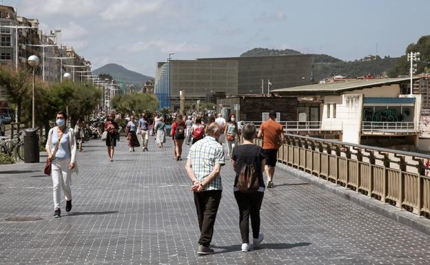 La quinta ola deja otros 737 positivos en Euskadi y 23 ingresos hospitalarios