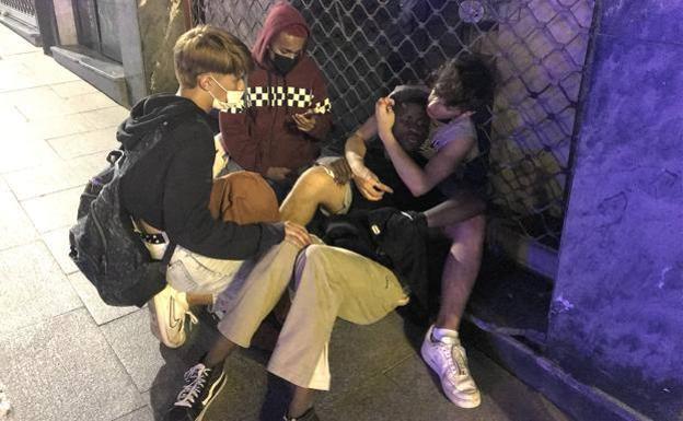 «Insultó a dos amigos por besarse y nos empezó a perseguir para pegarnos»