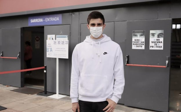 Salud ya ha comenzado a vacunar a los primeros vascos de entre 16 y 29 años