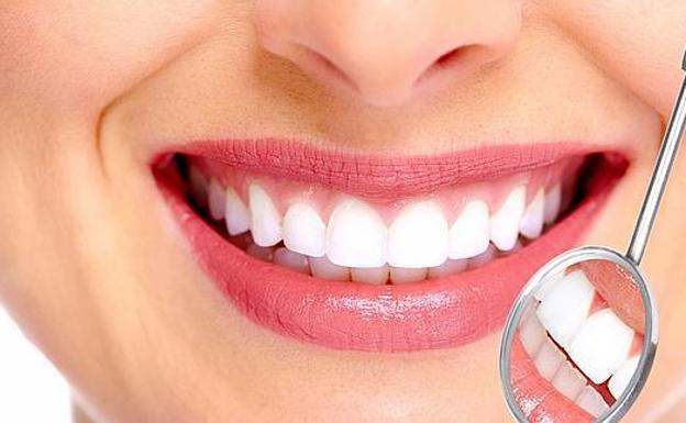 Cuidado con los blanqueadores dentales que se venden en Internet