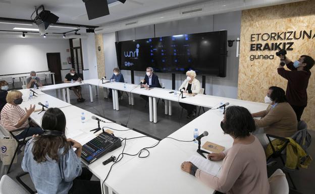 Why Not Radio, la emisora que visibiliza las enfermedades de salud mental