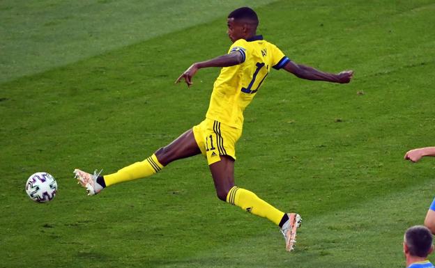 La Real Sociedad percibirá 660.000 euros por Alexander Isak y Mikel Oyarzabal