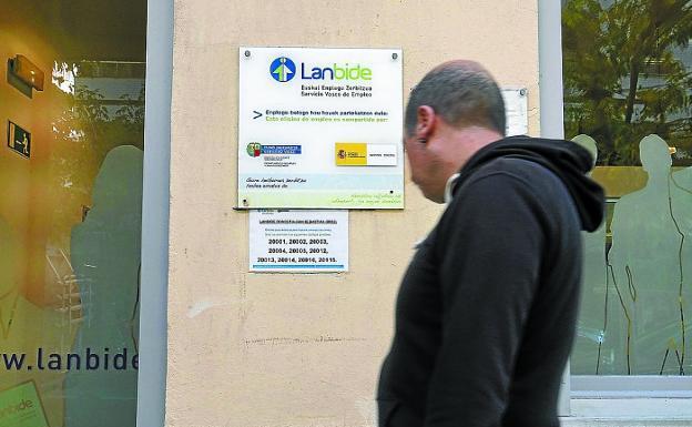 Lanbide reclama a 549 vascos que devuelvan dinero tras haber cobrado el Ingreso Mínimo Vital por duplicado