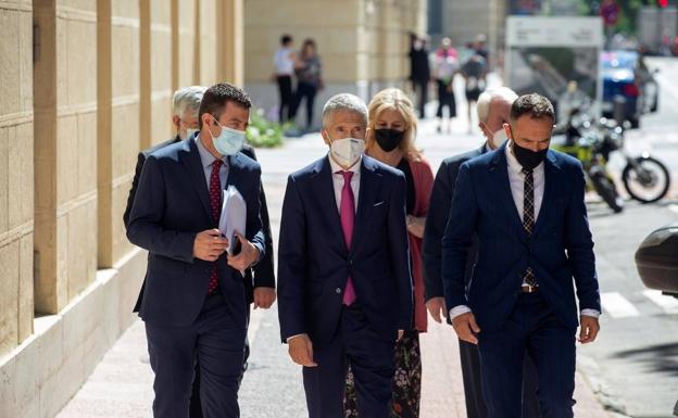 Interior ahonda en el final de la dispersión y traslada a cuatro presos de ETA a Euskadi