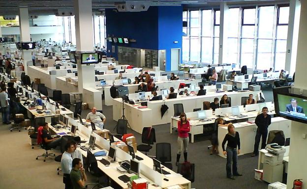 Ia 700 profesional erakarri dituzte EITBren lan-poltsek