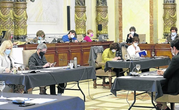 Se reabre la polémica sobre el uso del euskera en los ayuntamientos vascos