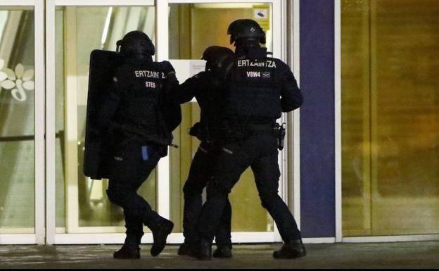 La Ertzaintza detiene en Vitoria a un presunto yihadista llegado de Francia