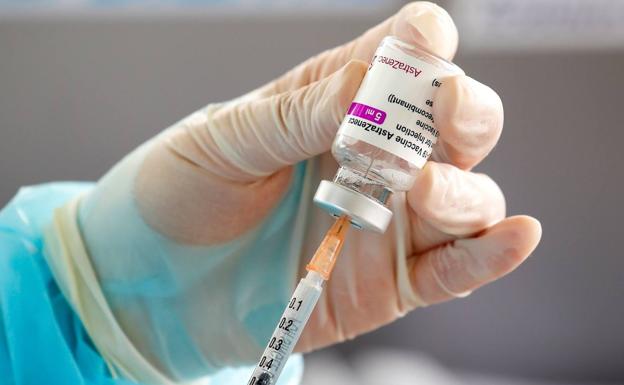 Salud pone fin a la polémica de AstraZeneca y en Euskadi sobrarán más de 117.000 vacunas