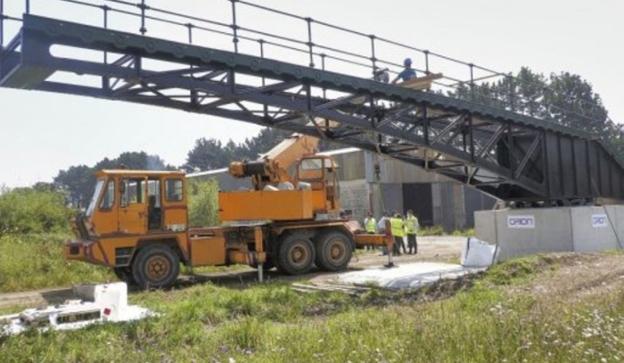 El montaje del puente de la playa será la próxima semana