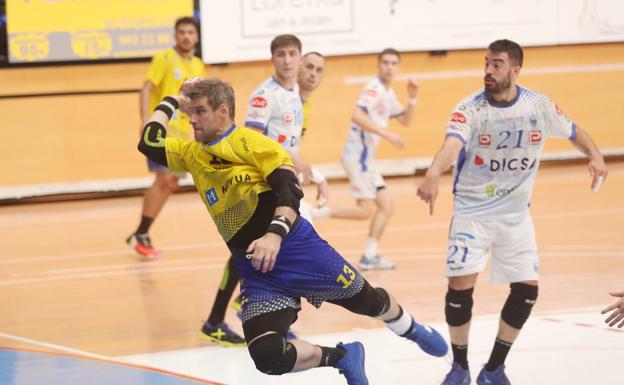 Julen Aginagalde jugará un año más con el Bidasoa-Irun